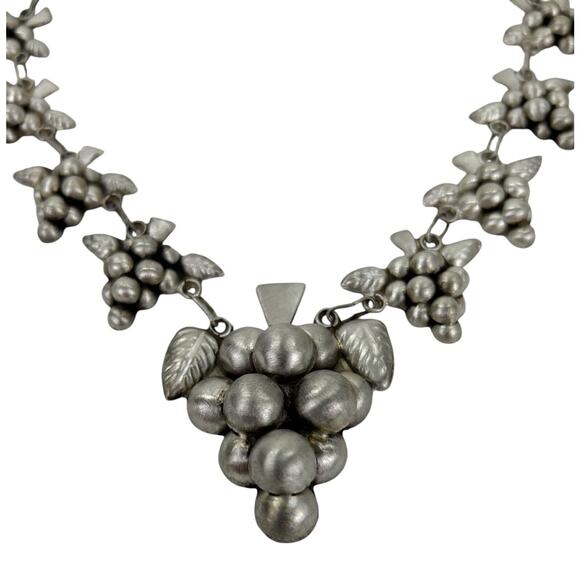 Vintage Art Deco Mexican Sterling Silver Repousse Grape Necklace 16" Long - Picture 2 of 8